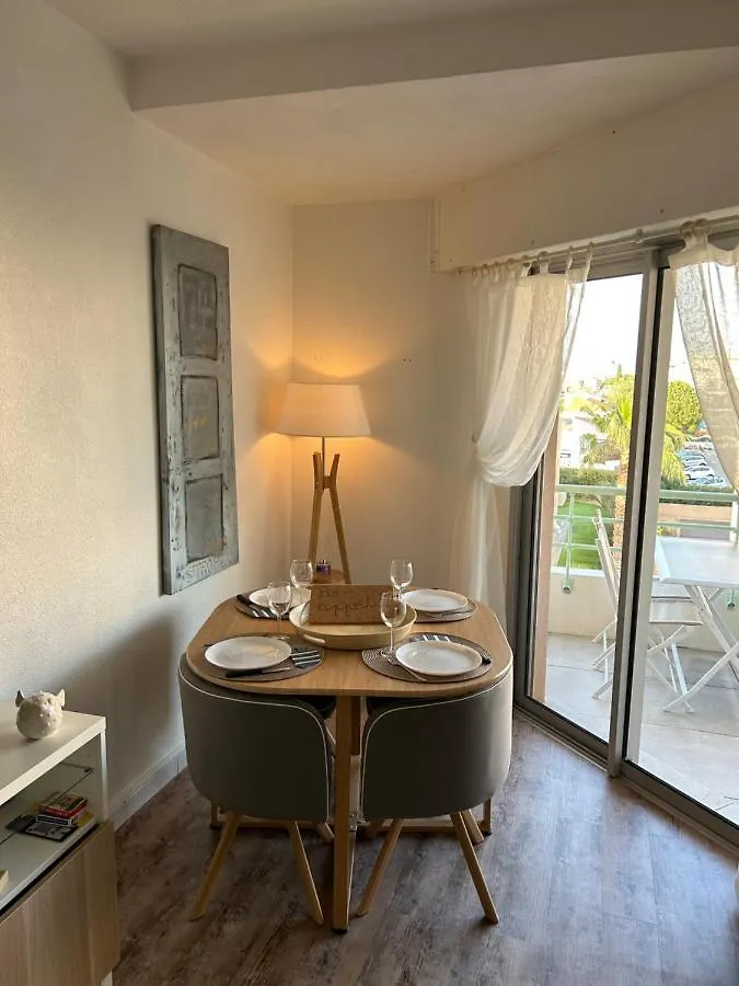 Appartement Joli Studio Les Pieds Dans L'Eau à Fréjus
