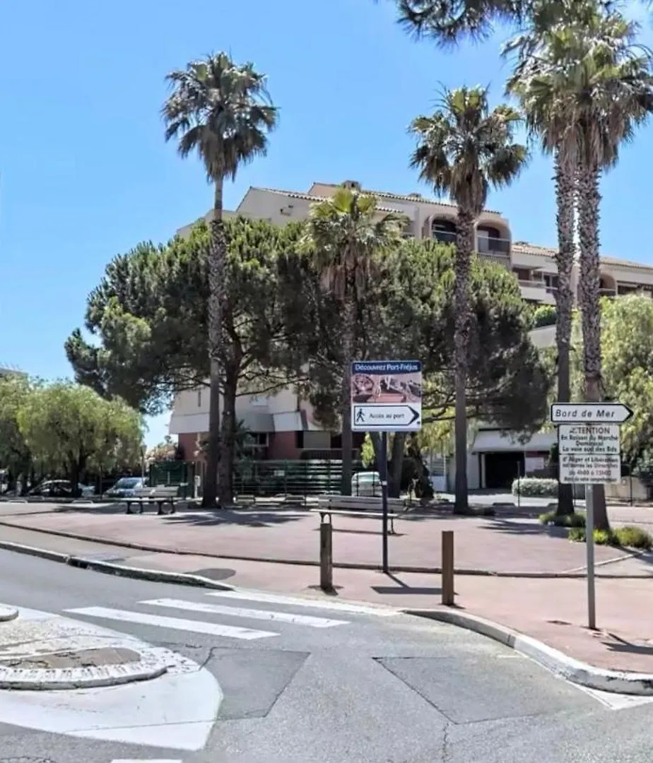 Appartement Joli Studio Les Pieds Dans L'Eau à Fréjus France